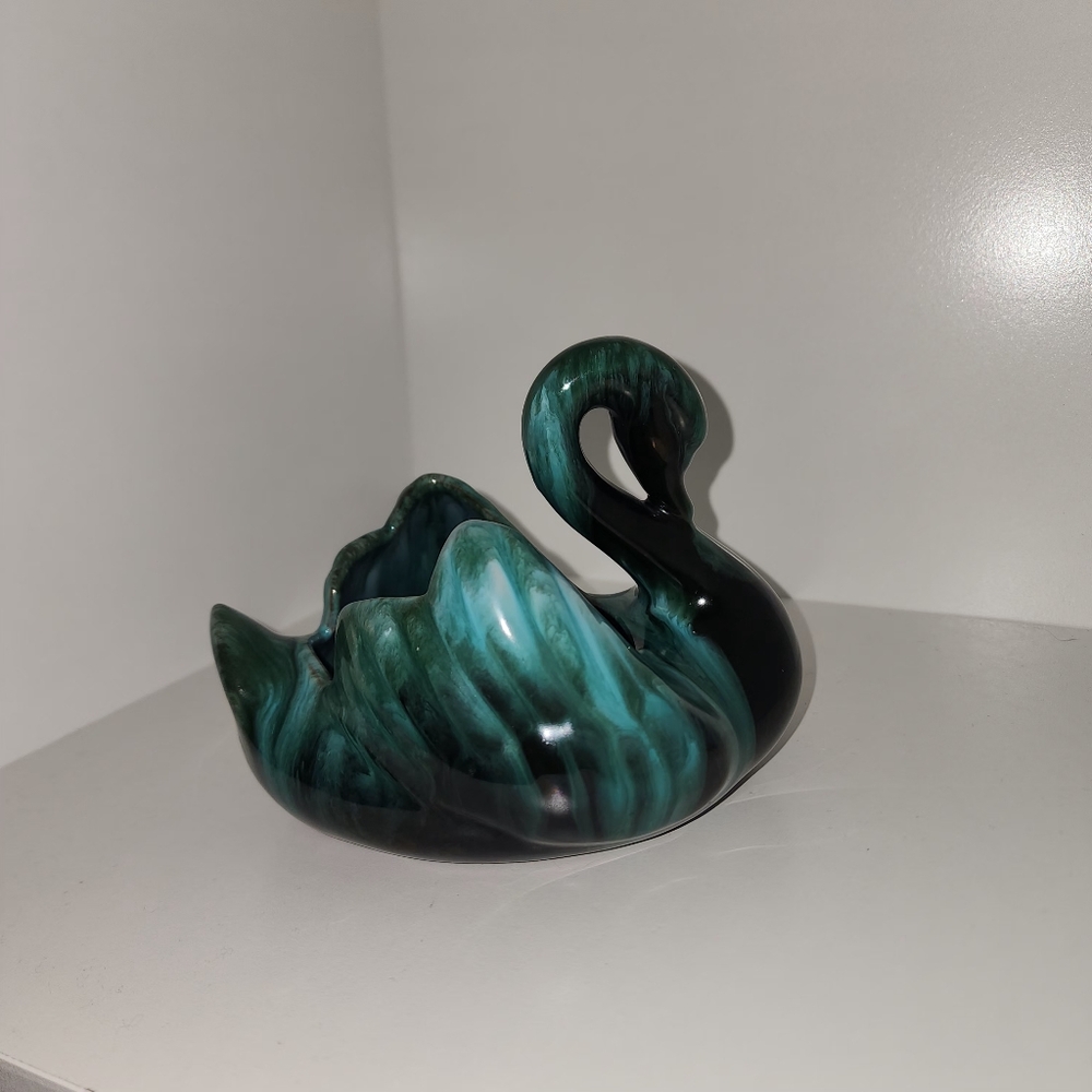 Blue Mountain Pottery Swan Dish